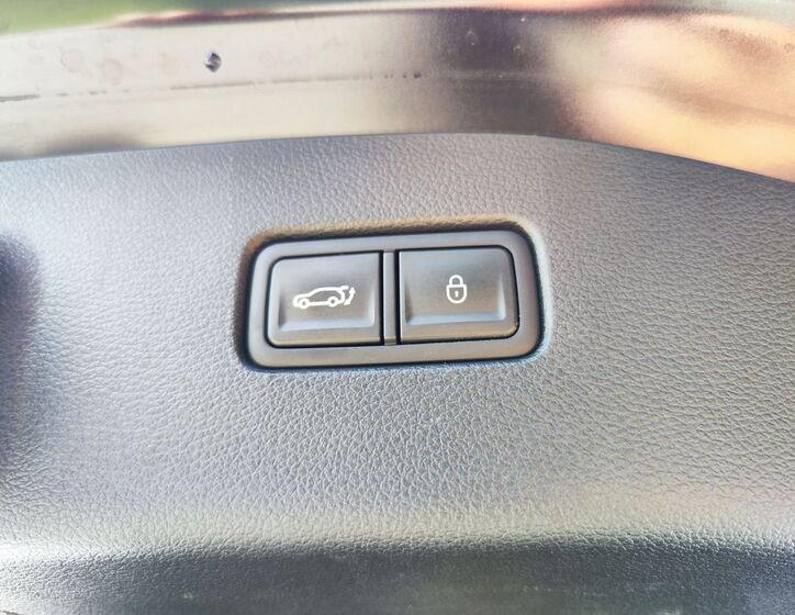 Hyundai Genesis 11