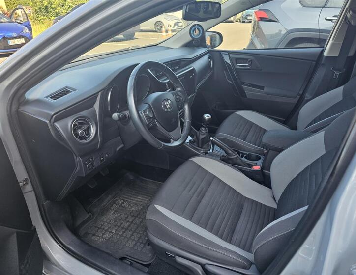 Toyota Auris 5