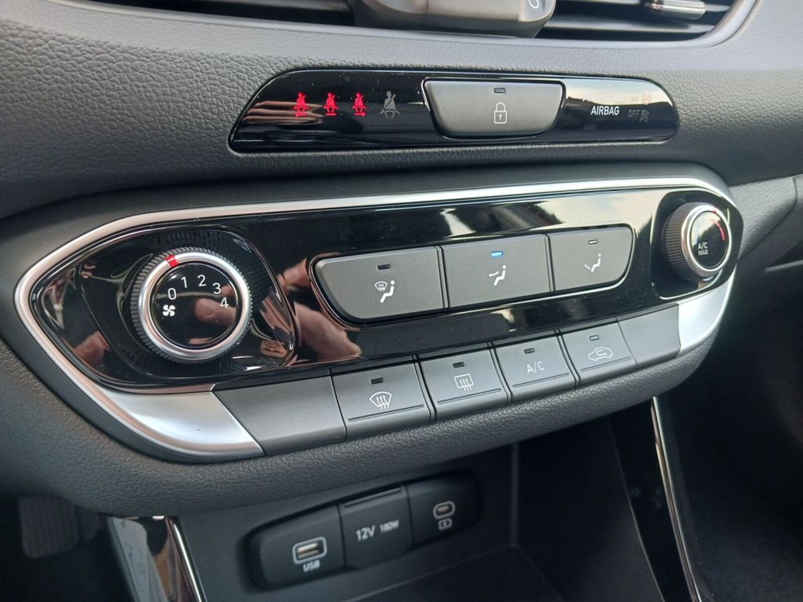 Hyundai i30 24