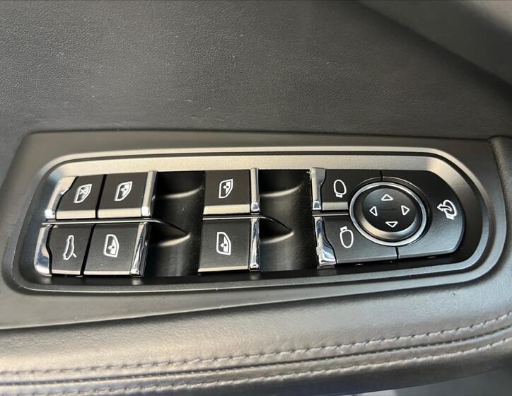 Porsche Macan 25