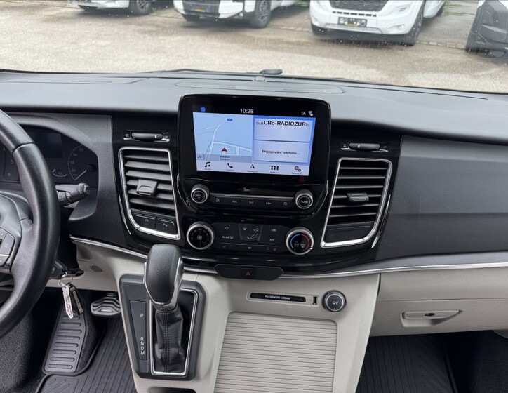 Ford Tourneo Custom 8