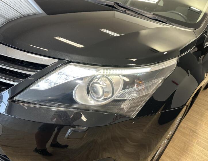 Toyota Avensis 4