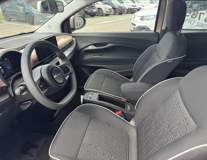 Fiat 500e 8
