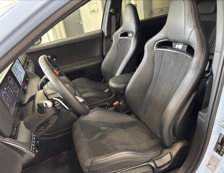 Hyundai IONIQ 24