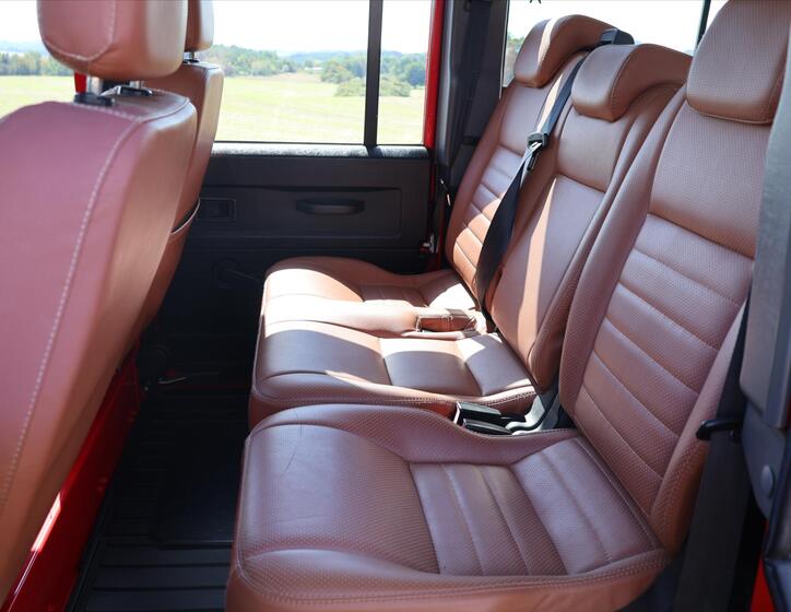 Land Rover Defender 18