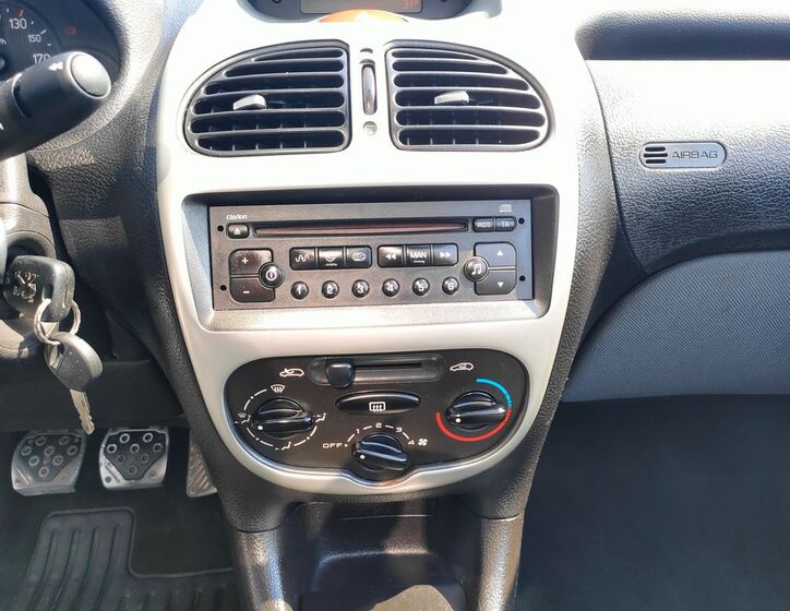 Peugeot 206 11