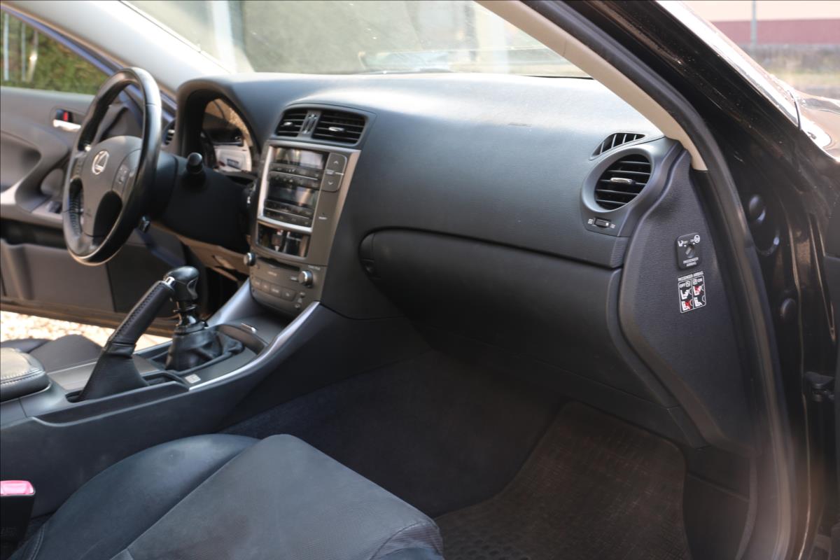 Lexus IS 220d