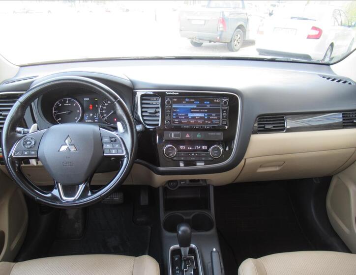 Mitsubishi Outlander 11