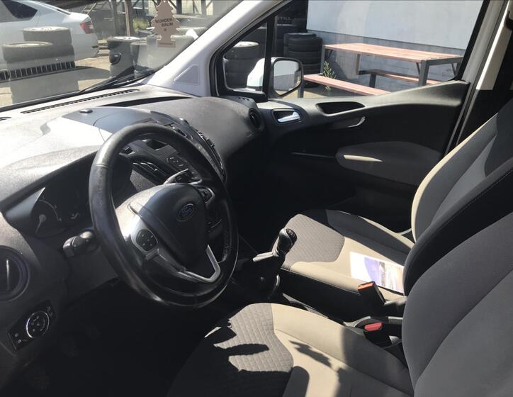 Ford Tourneo Courier 8