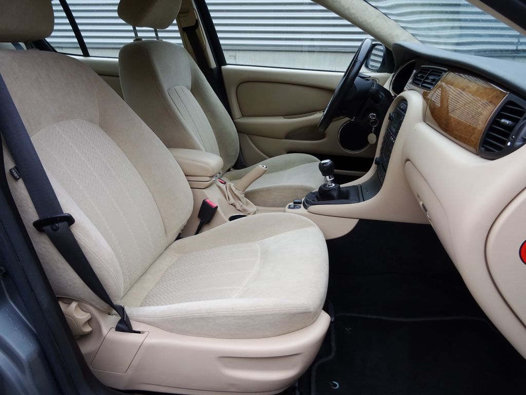 Jaguar X-Type