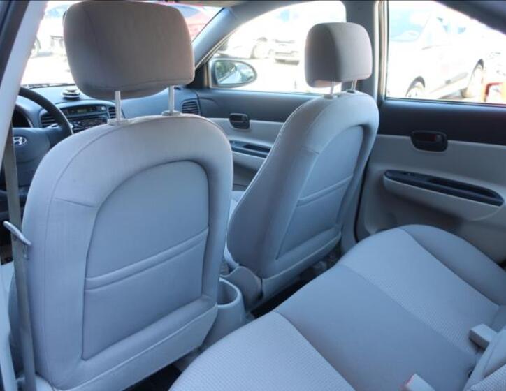 Hyundai Accent 12