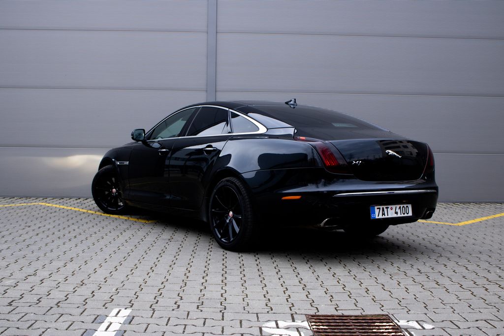Jaguar XJ