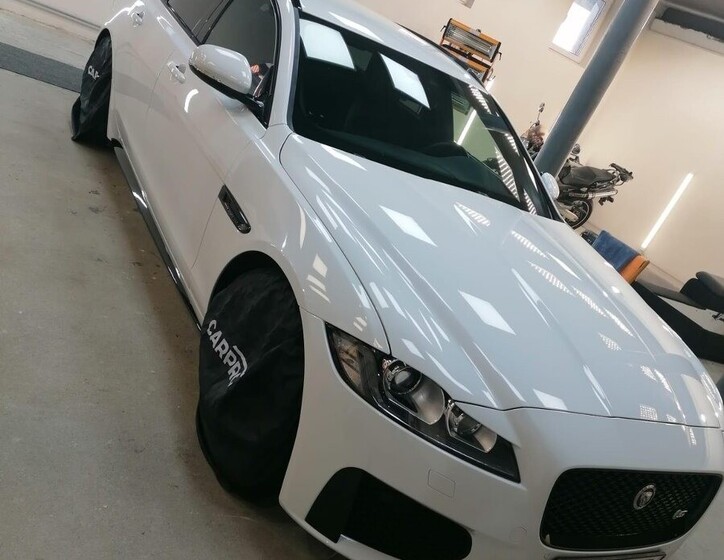 Jaguar XF 10