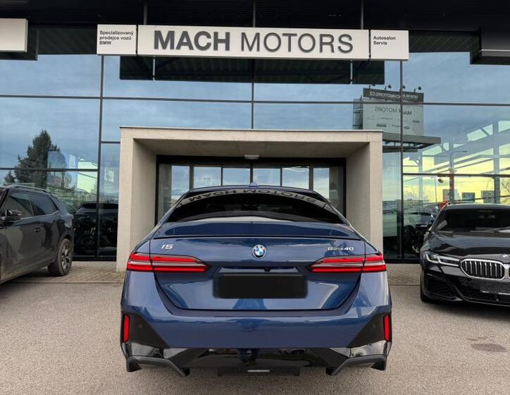 BMW i5 6