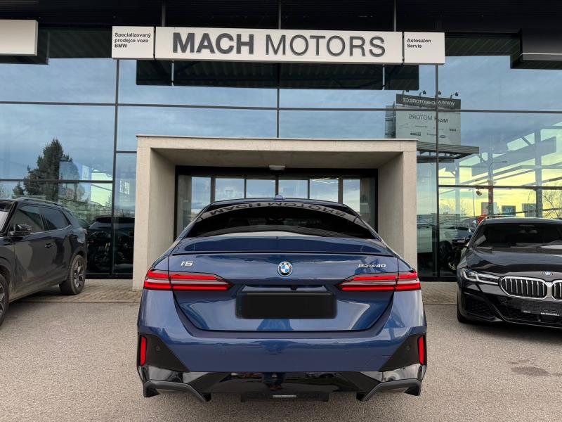 BMW i5
