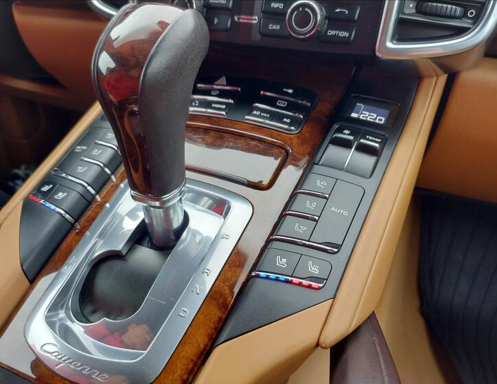 Porsche Cayenne 52