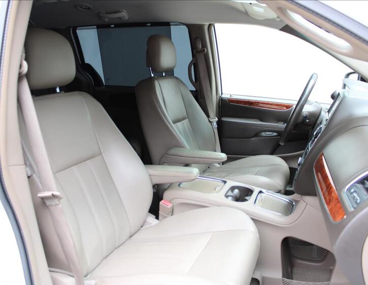 Chrysler Town & Country 31