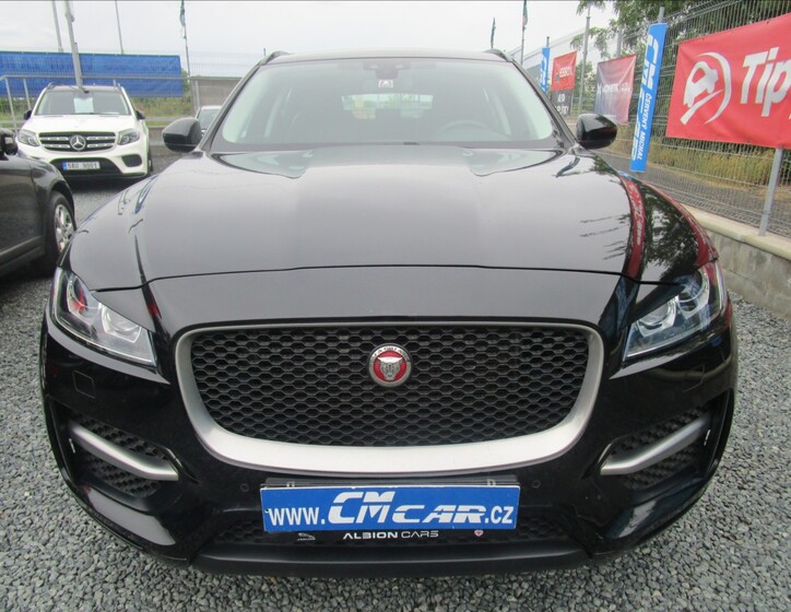 Jaguar F-Pace 2