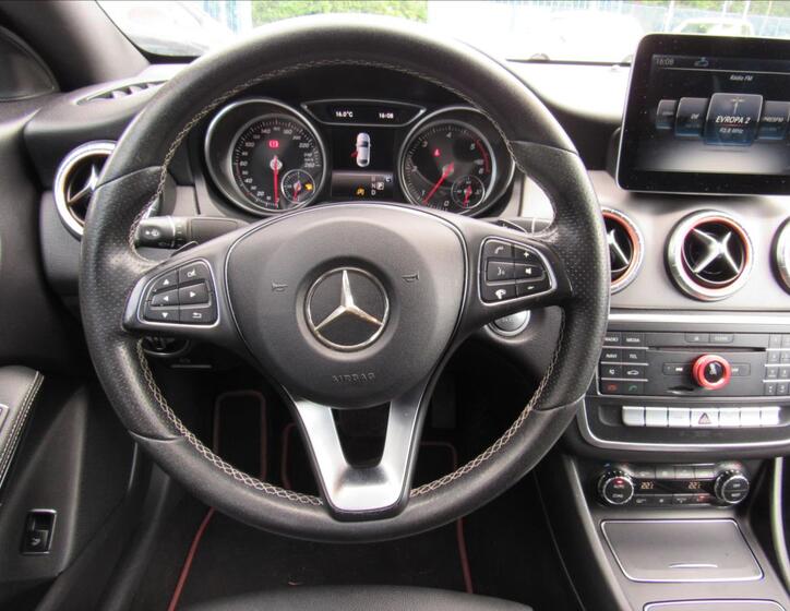 Mercedes-Benz CLA 12