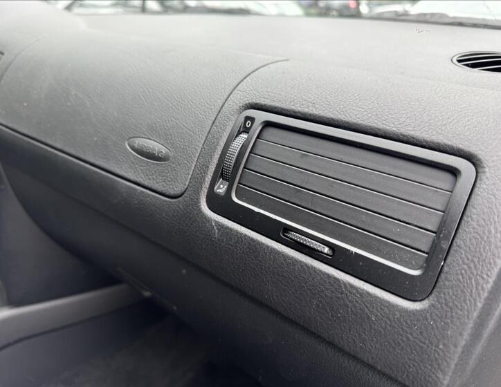 Volkswagen Golf 32