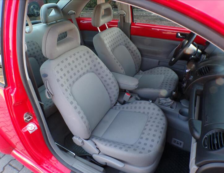 Volkswagen New Beetle 21