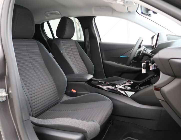 Peugeot 208 18