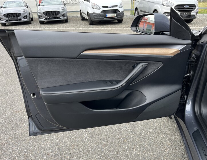Tesla Model 3 42