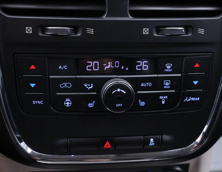 Lancia Voyager 29