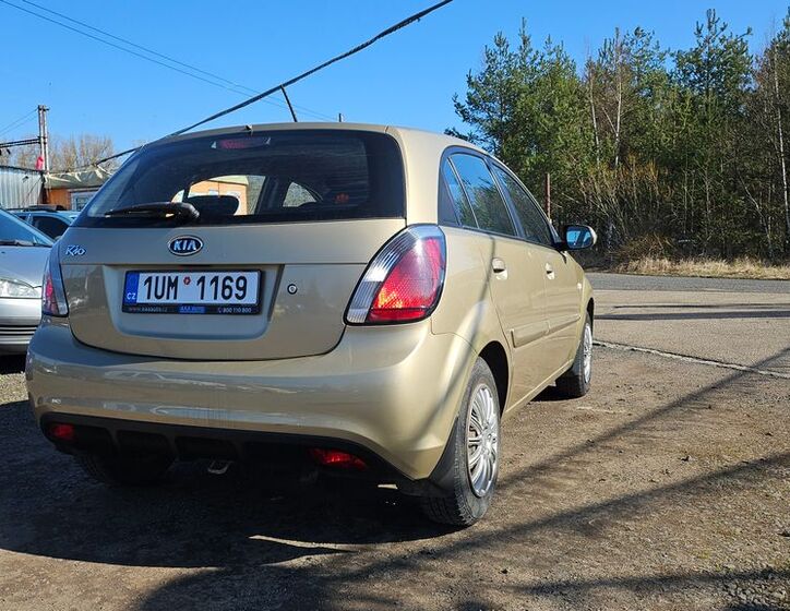 KIA Rio 6