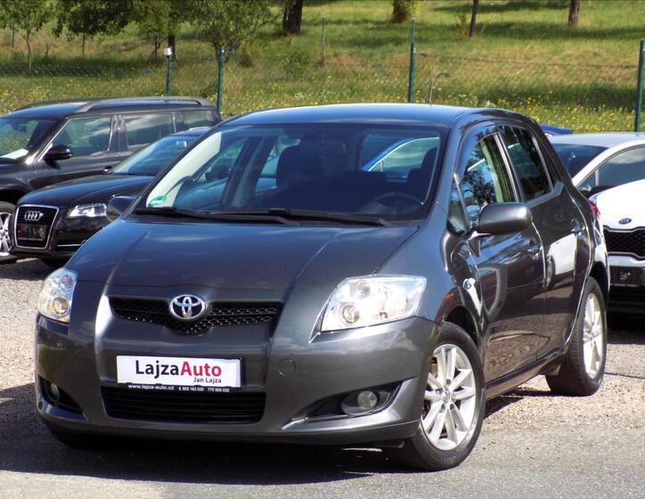 Toyota Auris 1