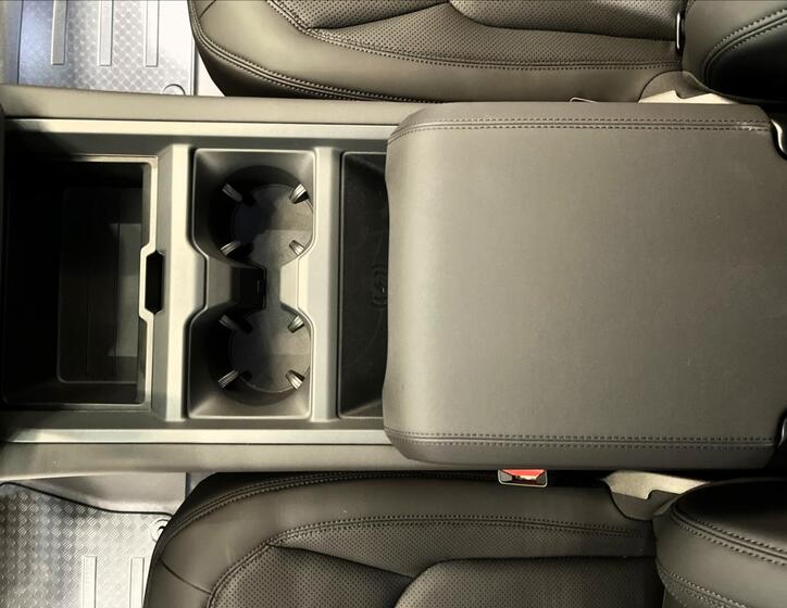 Land Rover Defender 31