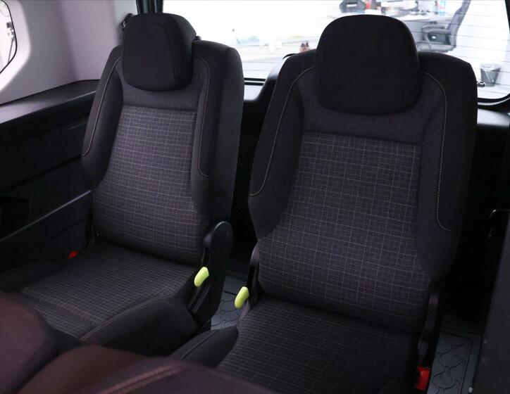 Peugeot Rifter 14