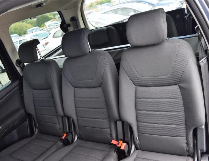 Ford Galaxy 18
