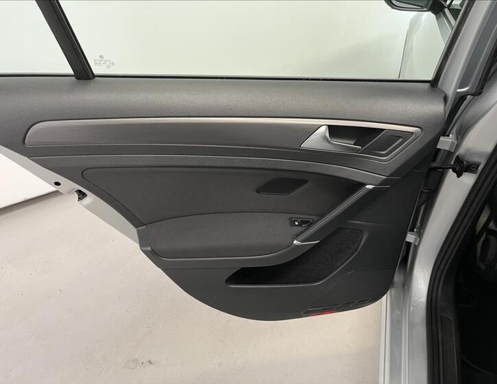 Volkswagen Golf 29