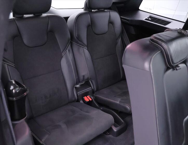 Volvo XC90 16