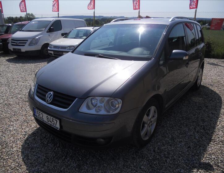 Volkswagen Touran 1