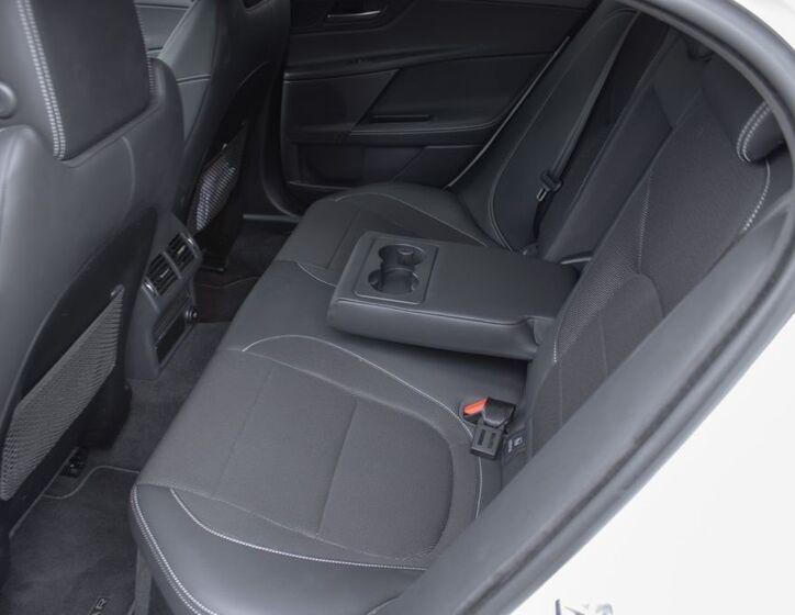 Jaguar XE 19