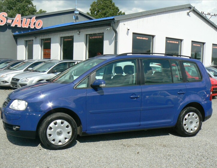 Volkswagen Touran 1