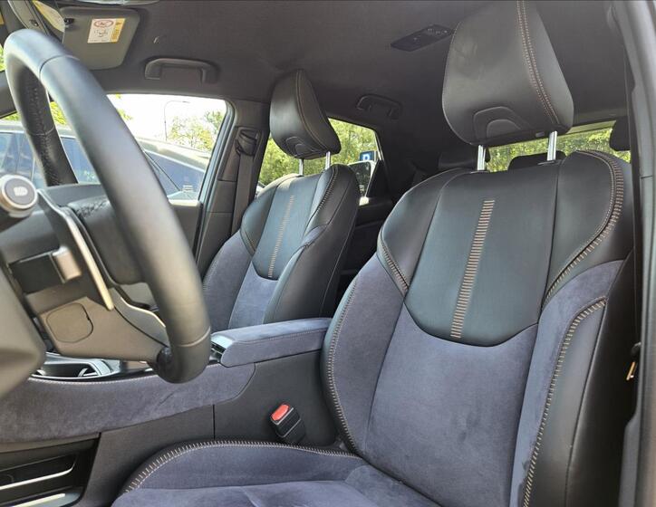Lexus LBX 18
