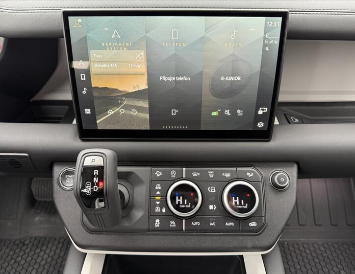 Land Rover Defender 18