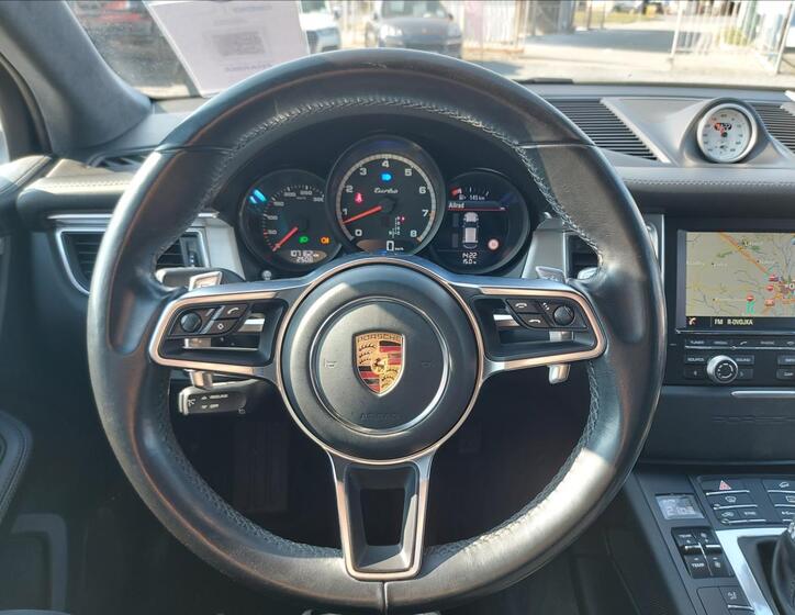 Porsche Macan 28