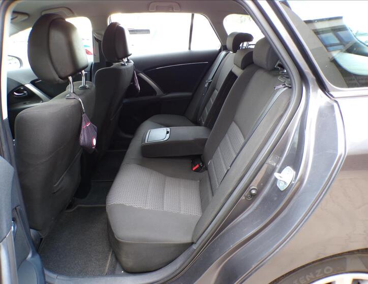 Toyota Avensis 17