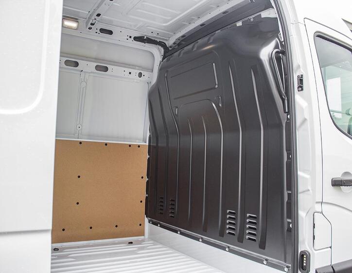 Nissan NV400 7