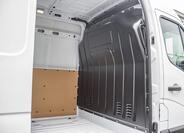Nissan NV400 7