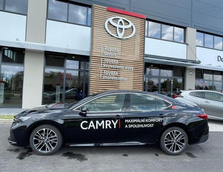 Toyota Camry 4