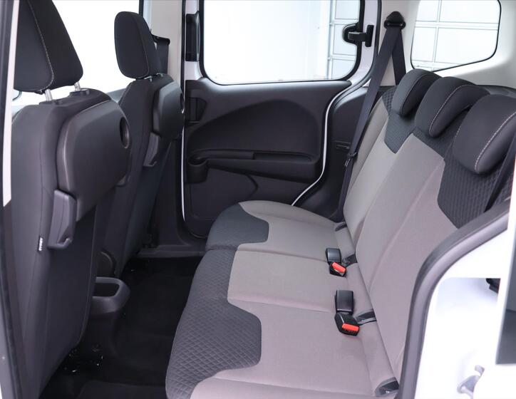 Ford Tourneo Courier 14