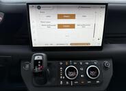 Land Rover Defender 23