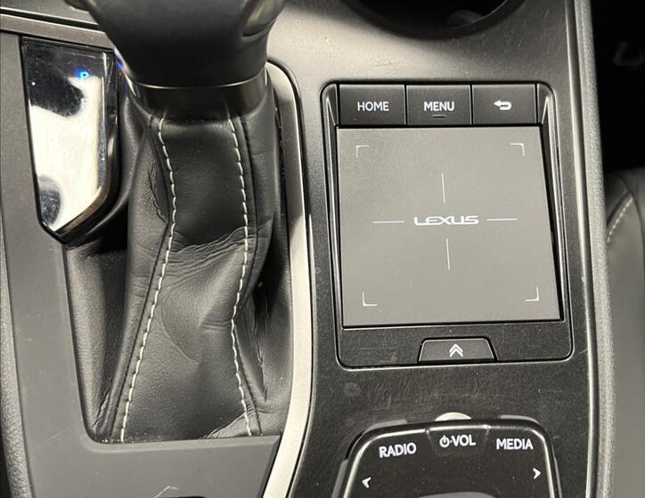 Lexus UX 250h 17