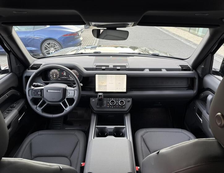 Land Rover Defender 18