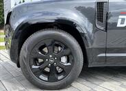 Land Rover Defender 3